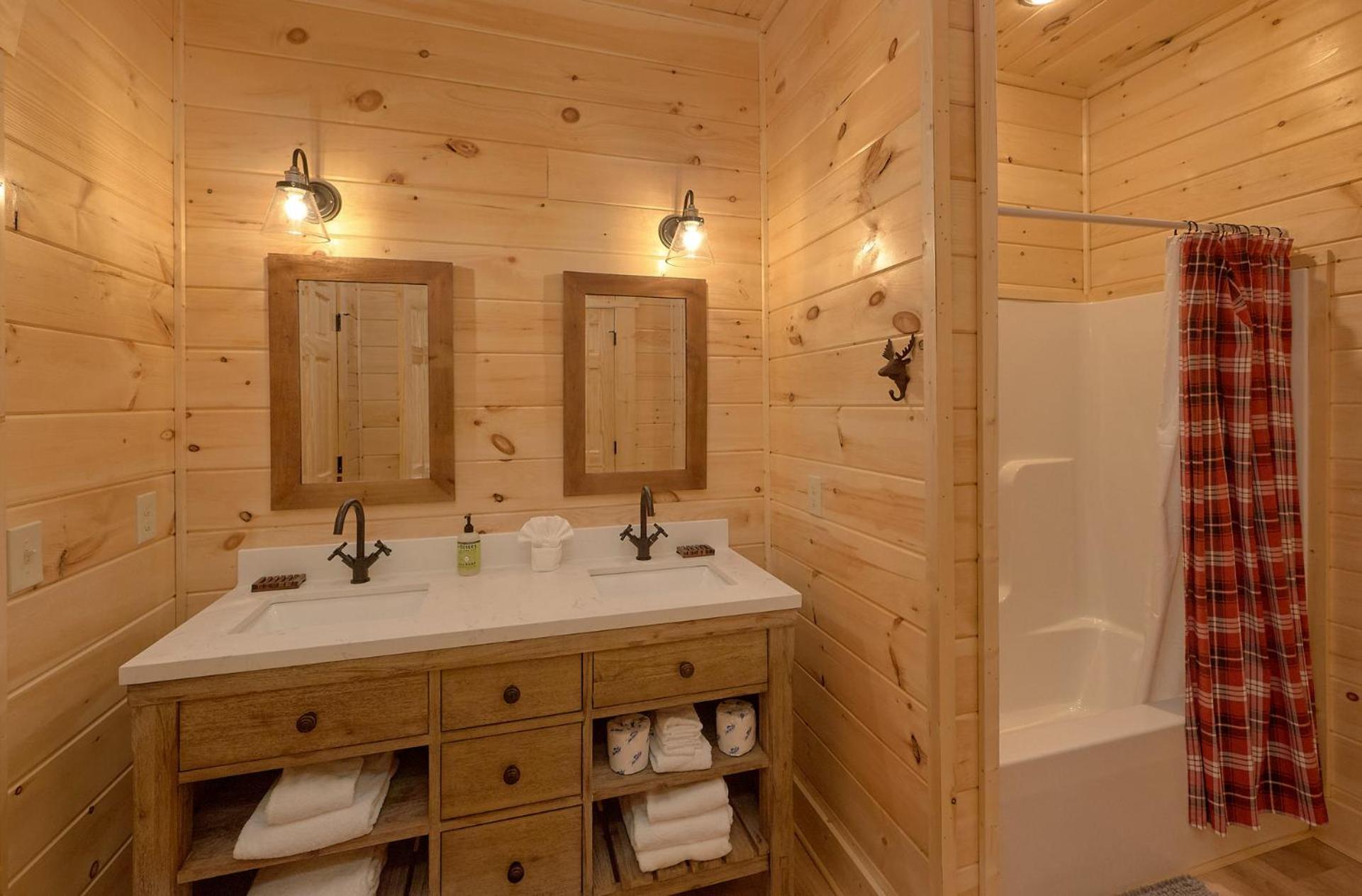 Misty Mountain Adventure Lodge جاتلينبرج المظهر الخارجي الصورة