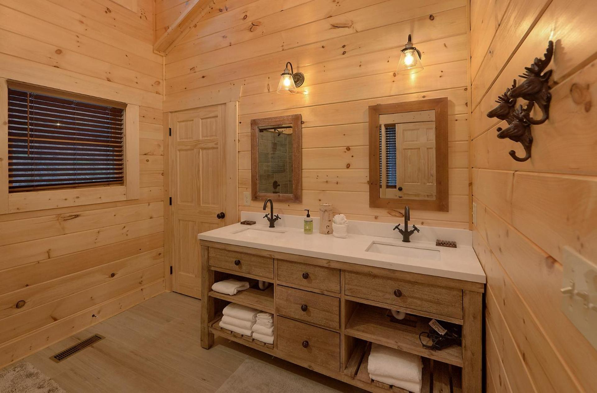 Misty Mountain Adventure Lodge جاتلينبرج المظهر الخارجي الصورة